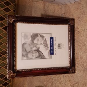 Vintage decorative cherry finish w/Gold accents 8"x10" easel photo frame NWT
